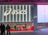 智彩LED顯示屏助力ASICS亞瑟士重慶大融城店“龍”重登場！